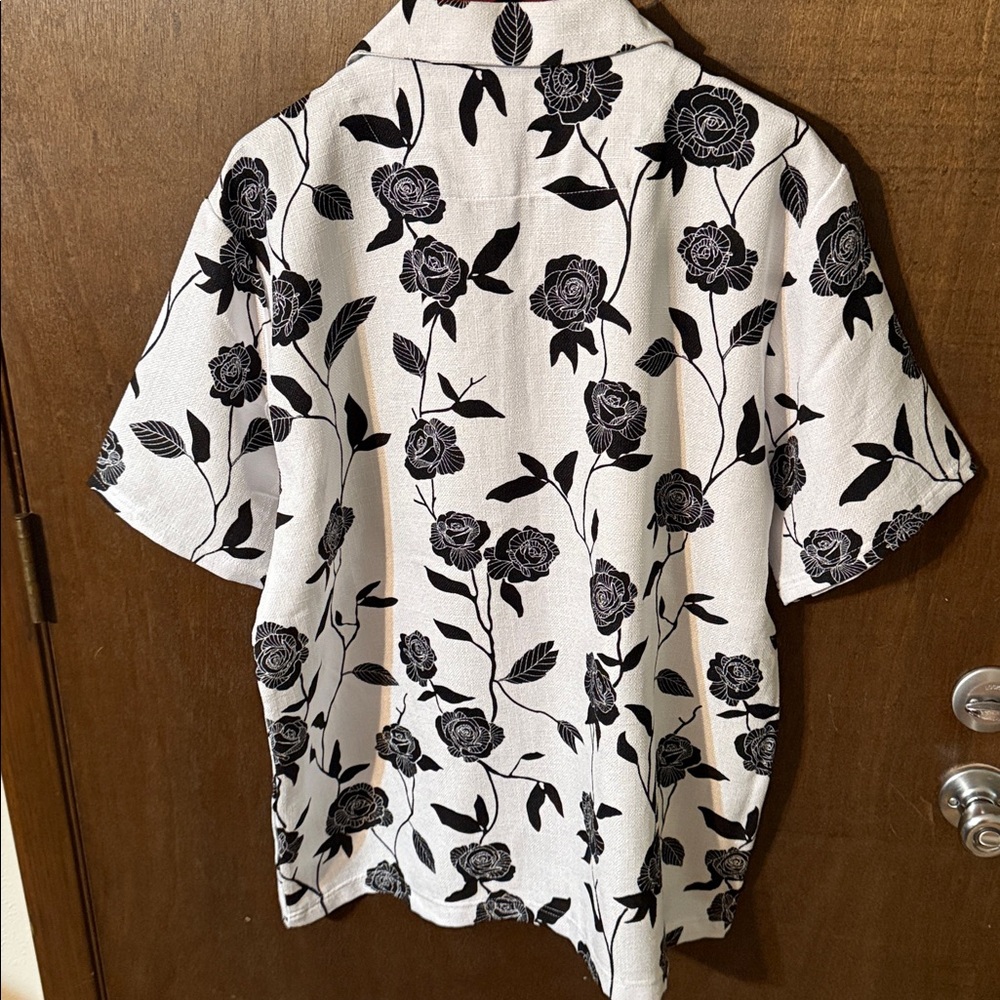 Mens XL black & white Greek floral knit button up - Picture 3 of 3